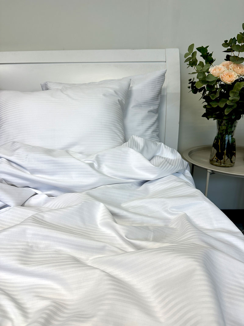 Voodipesukomplekt puuvillasatiin Triipsatiin White
